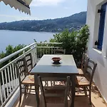 Byron * مدينة سكياثوس