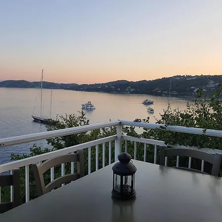 Byron * مدينة سكياثوس