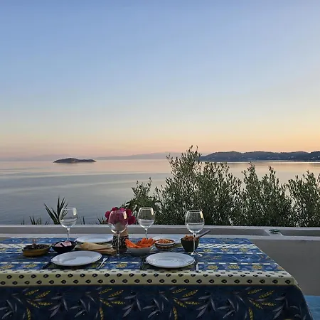Byron * Skiathos Town
